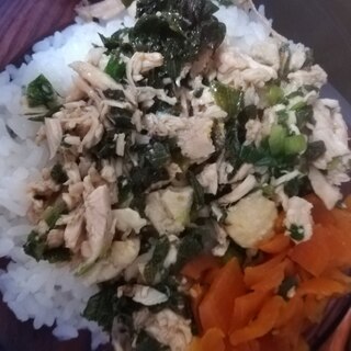 サラダチキンで作る　香味丼